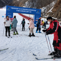 觀摩滑雪展示、現(xiàn)場(chǎng)免費(fèi)學(xué)……河南這場(chǎng)滑雪公益推廣活動(dòng)收官