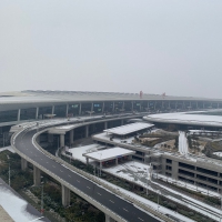 冰雪襲擾鄭州機(jī)場整體運行平穩(wěn) 今日計劃進(jìn)出港航班133架次