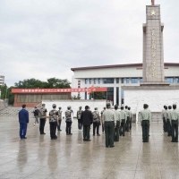 銘記歷史 奮勇前行 南陽市西峽縣社會(huì)各界代表參加烈士公祭活動(dòng)