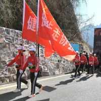 2000余名愛好者參與全民徒步活動