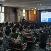 國防教育進校園 點亮學(xué)子愛國心——信陽市國動辦開展國防教育進校園活動