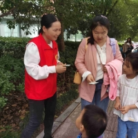 鄭州商務(wù)區(qū)社區(qū)開展“護苗，綠書簽行動”宣傳