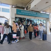 鄭州鐵路部門(mén)加開(kāi)“商超旅游列車(chē)” 助力旅客省內(nèi)游