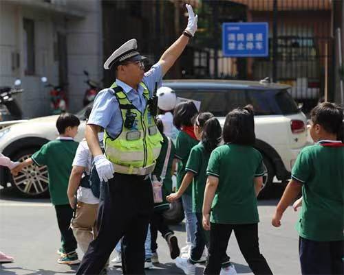 今日開學(xué)！鄭州交警：交通流量大增，請(qǐng)錯(cuò)峰出行