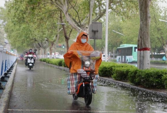 明起，鄭州將先后出現(xiàn)降雨大風(fēng)降溫天氣